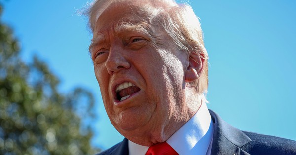 Ông Trump tuyên bố đánh thêm thuế 100% với hàng hoá Trung Quốc, chứng khoán Mỹ "rớt thảm" nhất kể từ khi Mỹ đánh thuế "cả thế giới"