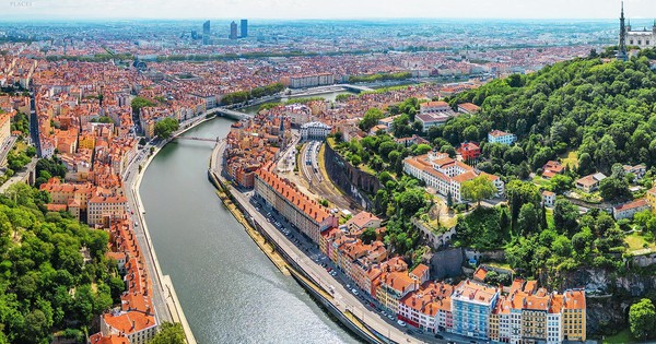 Quốc gia có thể chỉ tăng trưởng 0,8% lại đang “ngập” trong nợ, hiện vượt qua cả GDP