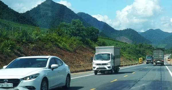 Đầy rẫy vết vá trên mặt đường cao tốc La Sơn - Hoà Liên