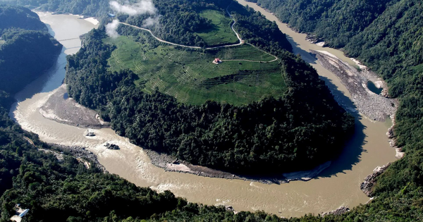 Trung Quốc khiến thế giới choáng váng: Xây trung tâm AI ở độ cao 3.600 mét, phủ kín 420 km2 bằng tấm pin mặt trời