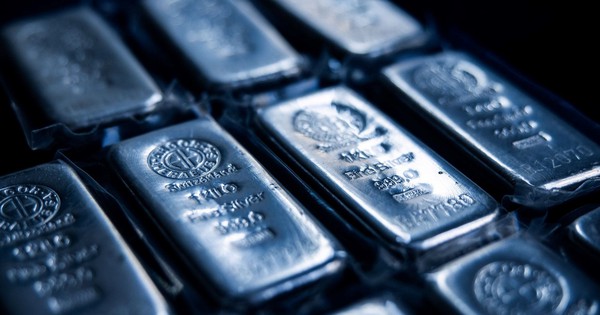 Bạc phá đỉnh 50 USD/ounce, hàng loạt chuyên gia dự báo khó tin: ‘100 USD/ounce không hề xa vời’