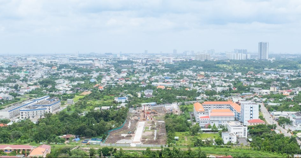 Cuộc đua bung hàng cuối năm tại “siêu đô thị” TP.HCM (mới)