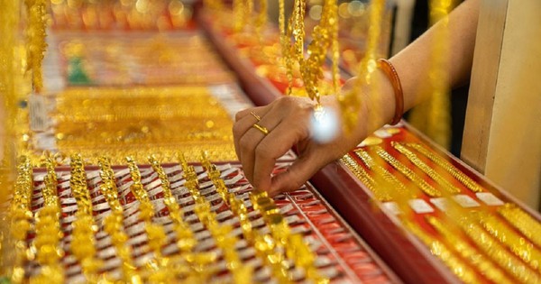 Chiều 15/10: Giá vàng thế giới tiếp tục tăng mạnh, vượt 4.200 USD/ounce