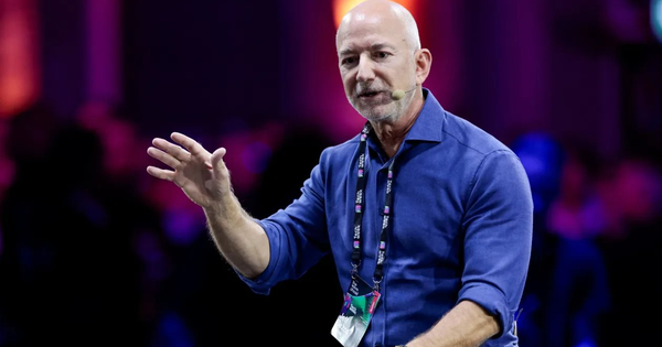Jeff Bezos khuyên người trẻ cách để ‘tăng cơ hội’ khởi nghiệp thành công