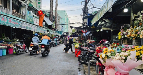 Chợ hoa lớn nhất TP.HCM vắng vẻ trước dịp lễ 20/10