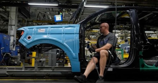 Bất ổn lan rộng toàn ngành ô tô: Loạt nhà máy 'đóng băng' vì thiếu nguyên vật liệu, sai lầm vì phụ thuộc vào 1 nhà cung cấp duy nhất