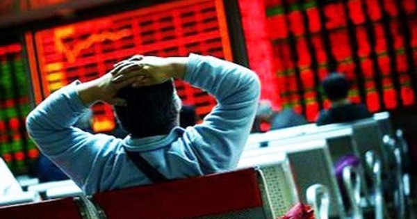 Chứng khoán giảm sâu, giá trị khớp lệnh trên sàn HoSE lên cao nhất 2 tháng