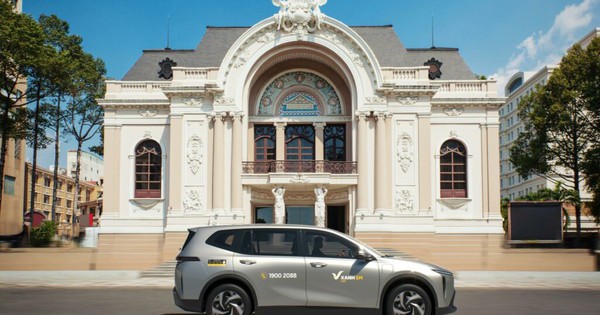 Xanh SM của tỷ phú Phạm Nhật Vượng chính thức vận hành taxi điện 7 chỗ, màu nhận diện khác hoàn toàn