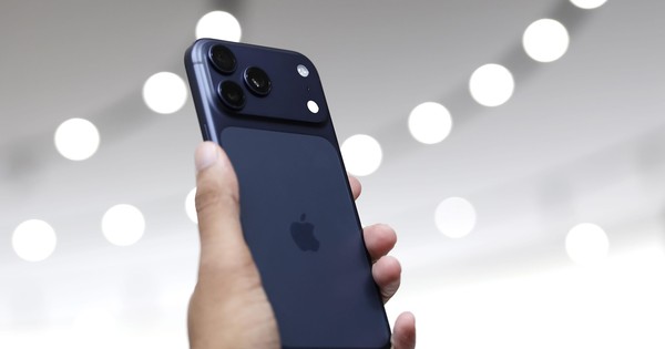 Cổ phiếu Apple phá đỉnh lịch sử nhờ iPhone 17