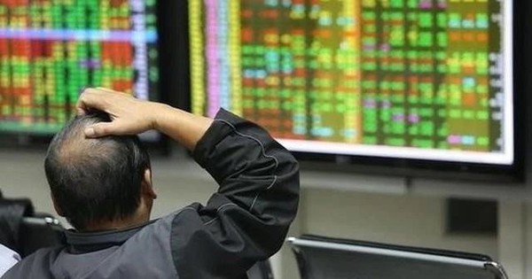 Tự doanh CTCK quay đầu bán ròng gần 200 tỷ đồng trong phiên 22/11, cổ phiếu nào là tâm điểm "xả hàng"?