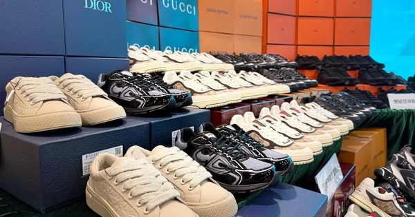 Theo dõi 2 xe tải chạy xuyên biên giới, công an triệt phá đường dây buôn bán hàng hiệu Nike, Adidas và Gucci giả, tịch thu hơn 18.000 sản phẩm trị giá 33 tỷ đồng