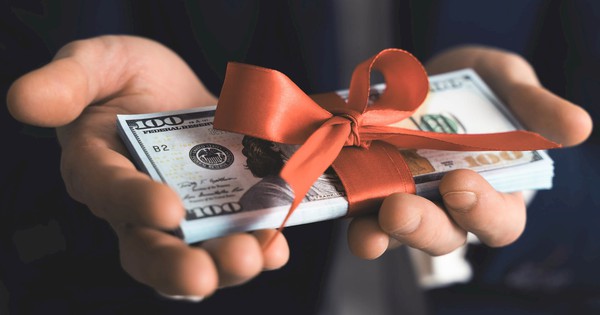 Một ngân hàng buộc các nhân viên trả lại tiền thưởng Tết trong 3 năm qua: Cơn sóng ngược trong giới tài chính Trung Quốc