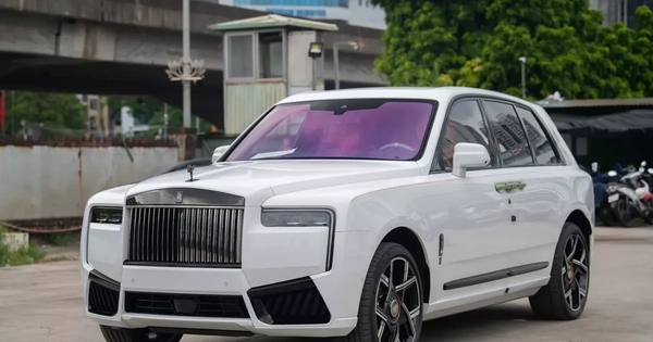 Cận cảnh Rolls-Royce Cullinan Black Badge 2025 đầu tiên về Việt Nam