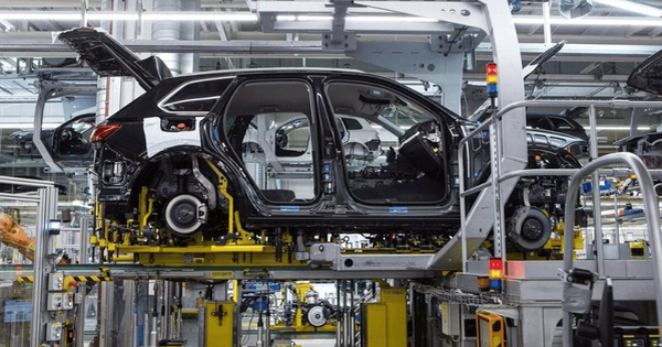 Được ví như ‘Detroit của châu Âu’, quốc gia sản xuất ô tô bình quân đầu người lớn nhất thế giới đối mặt loạt ‘đá tảng’, chuyên gia cảnh báo chính phủ đang ‘tự bắn vào chân’