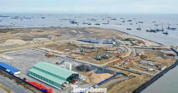 Khu đô thị lấn biển lớn nhất TPHCM đang được thi công thế nào?