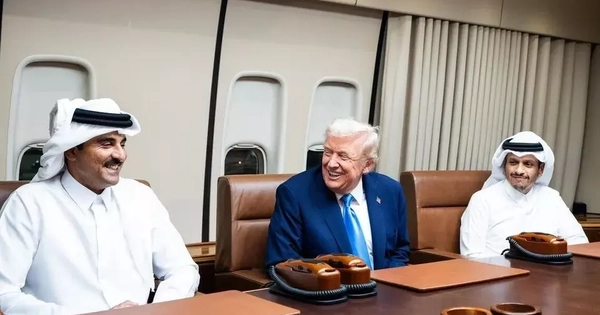 Tổng thống Mỹ Donald Trump gặp các nhà lãnh đạo Qatar trên đường tới châu Á