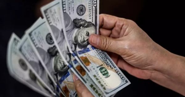 Giá USD ‘chợ đen’ tăng mạnh có đáng ngại?