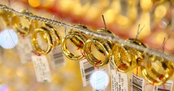 Mua nhà phải chịu thuế 10%, bán nhà còn chịu thuế TNCN 2%, VAFI đề xuất: Áp thuế 10% với hóa đơn bán vàng miếng, vàng trang sức,...