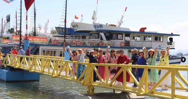 Cả nghìn người Trung Quốc "đổ bộ", một lĩnh vực của Quảng Ninh "nóng rực" dịp cuối năm