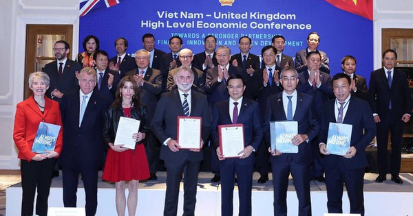 Tổng Bí thư chứng kiến trao hơn 20 thỏa thuận hợp tác Việt Nam - Anh trị giá hàng chục tỉ USD