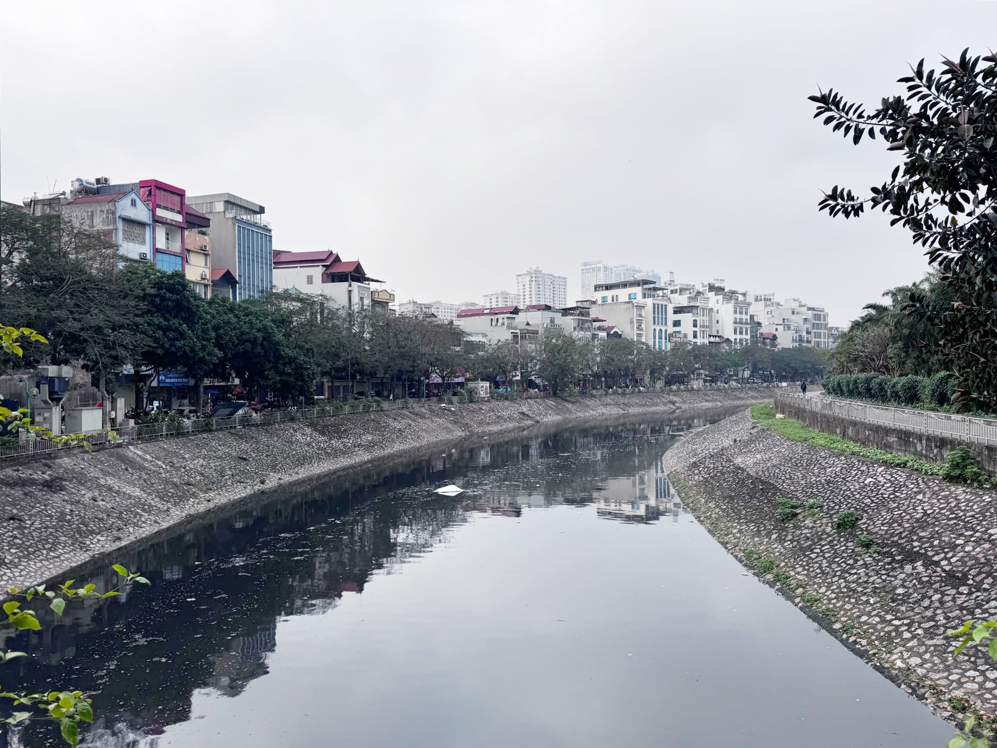 Cảnh choáng ngợp trên con sông hơn 2.000 năm tuổi ở Hà Nội sau khi Tập đoàn top đầu Việt Nam "hồi sinh" - Ảnh 15