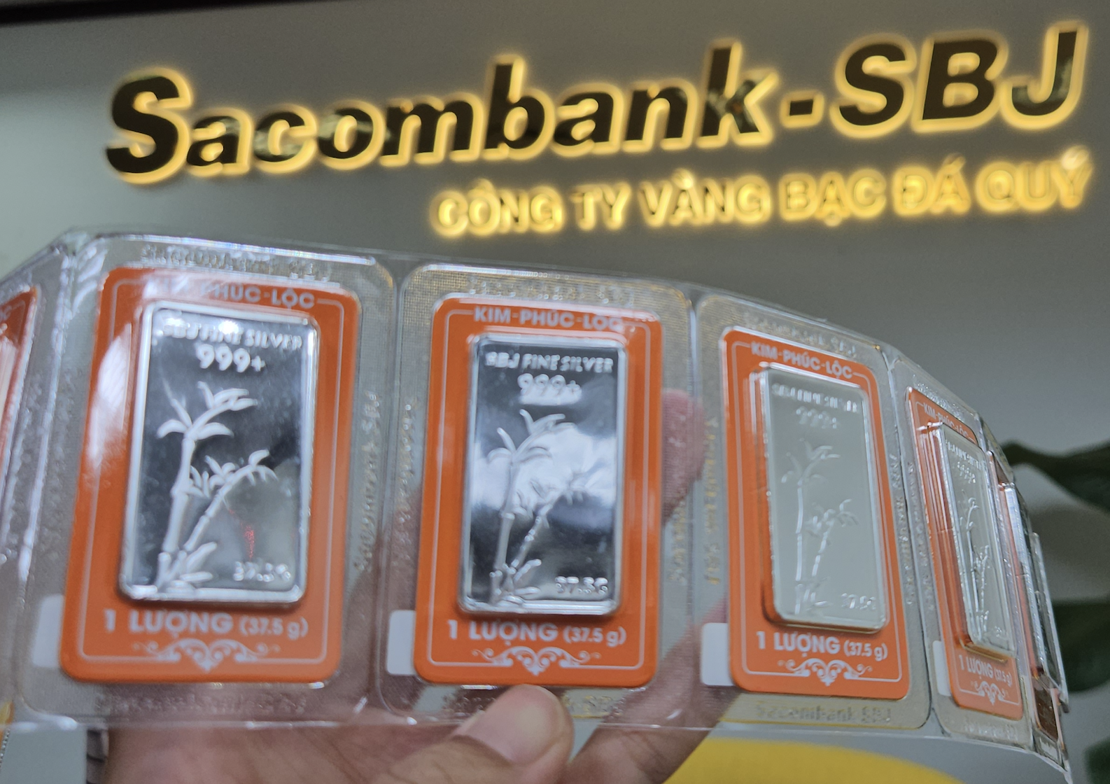 Giá bạc hôm nay 29-10: "Quay xe" tăng rất mạnh - Ảnh 1