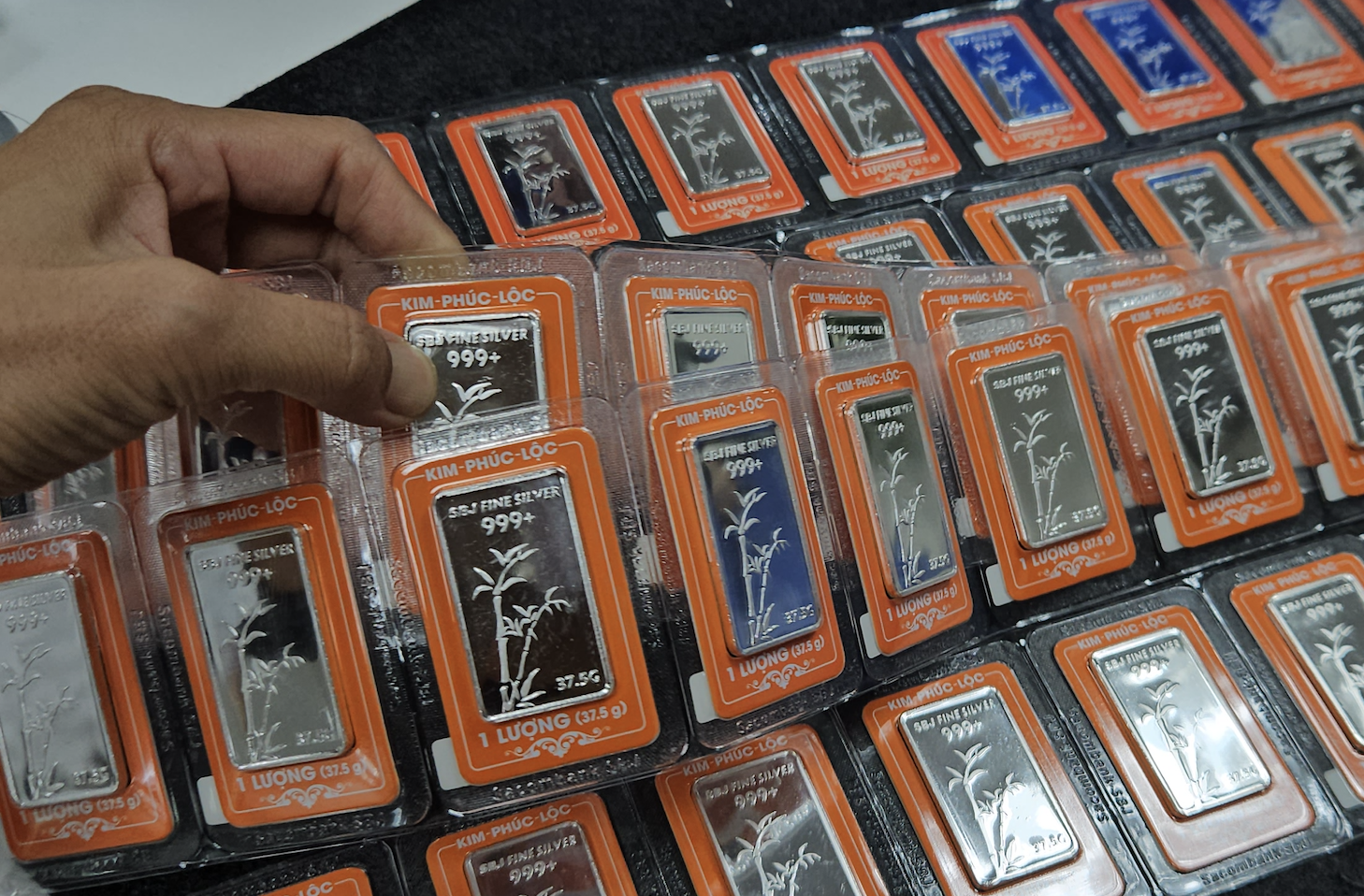 Chuyên gia tiết lộ yếu tố bất ngờ khiến giá bạc liên tục phá đỉnh - Ảnh 2