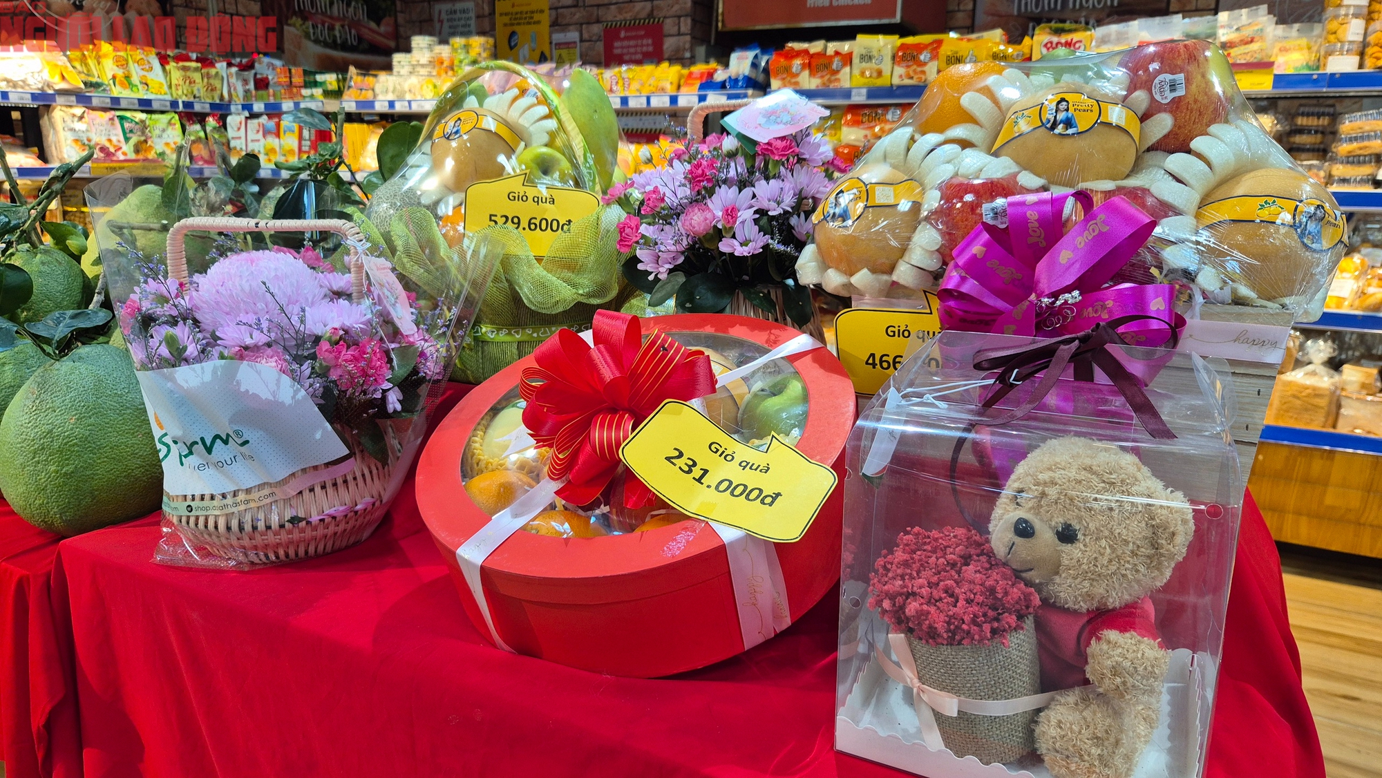 Bất ngờ với thị trường quà tặng 20-10, khi thịt cá cũng trở thành quà tặng - Ảnh 2