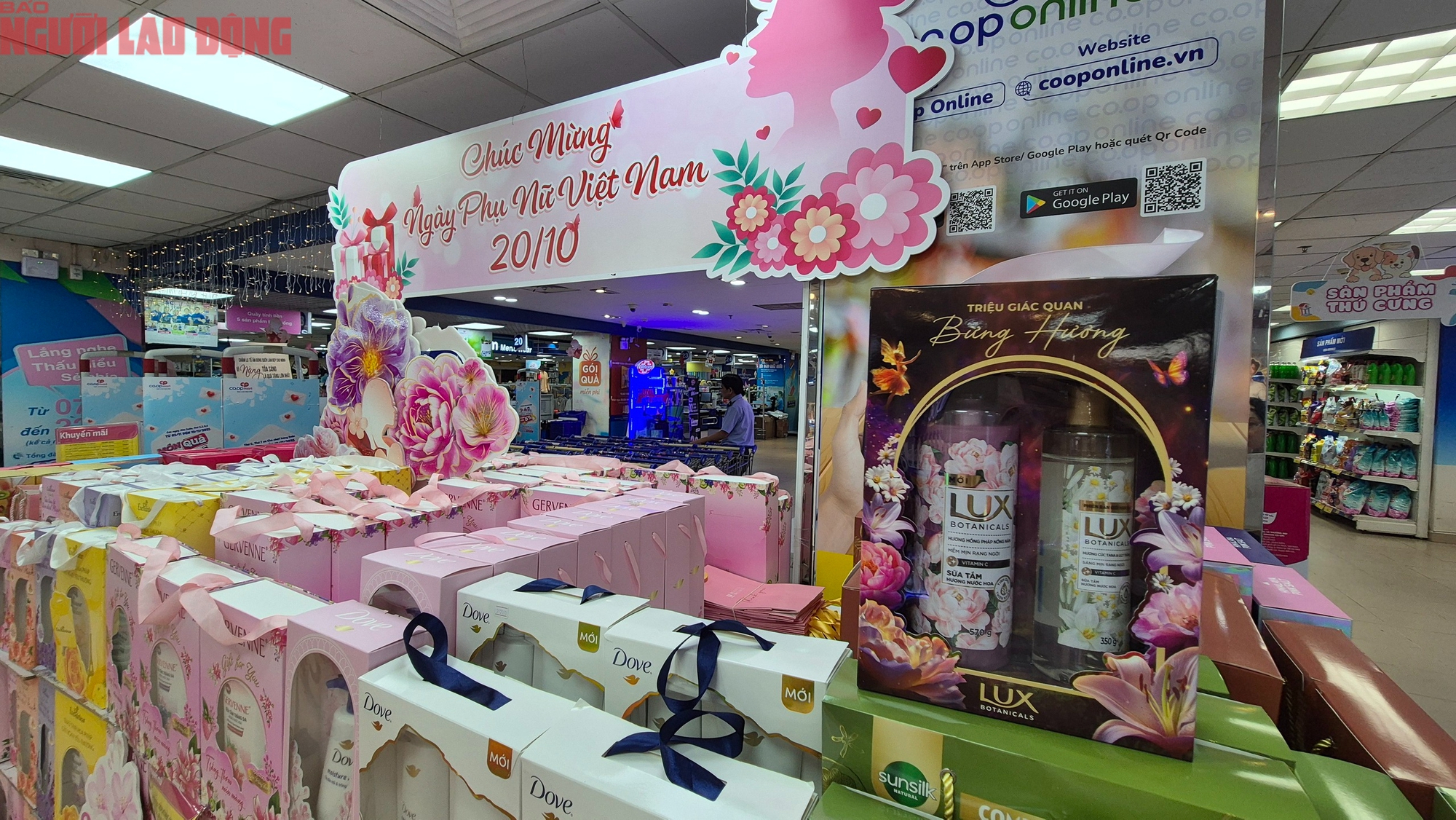 Bất ngờ với thị trường quà tặng 20-10, khi thịt cá cũng trở thành quà tặng - Ảnh 4