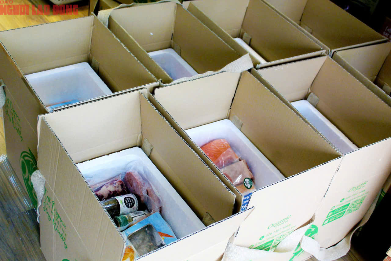 Bất ngờ với thị trường quà tặng 20-10, khi thịt cá cũng trở thành quà tặng - Ảnh 7