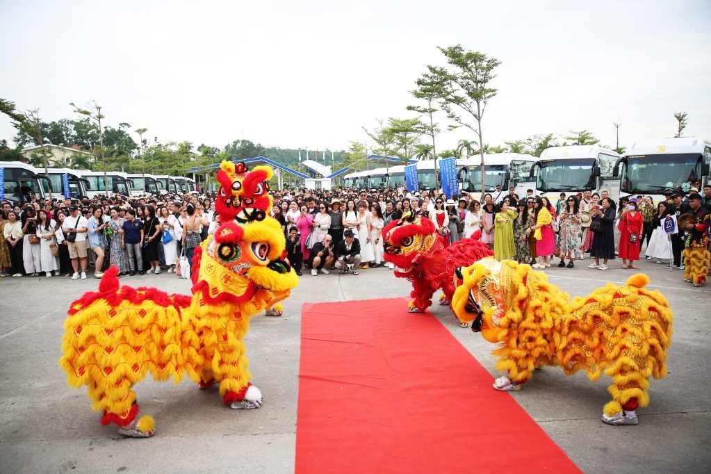 Cả nghìn người Trung Quốc "đổ bộ", một lĩnh vực của Quảng Ninh "nóng rực" dịp cuối năm - Ảnh 1