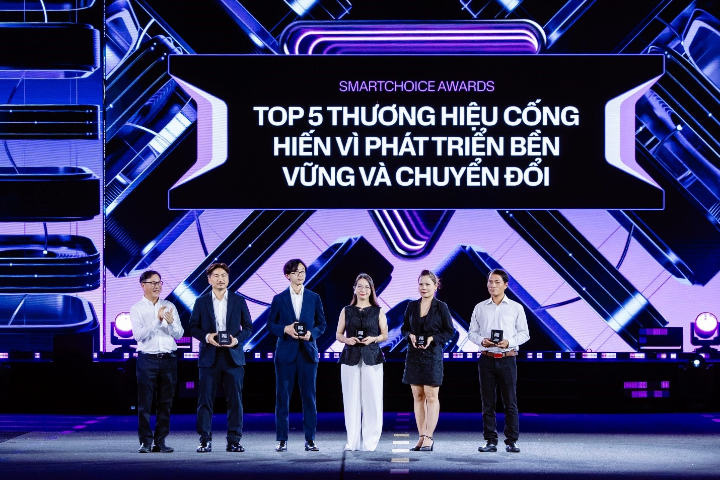 J&T Express khẳng định cam kết phát triển bền vững tại Better Choice Awards 2025 - Ảnh 1