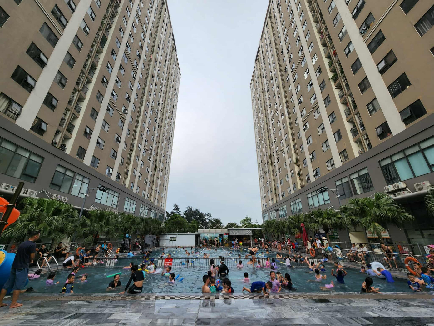 'Siết' tín dụng bất động sản: Tránh đánh đồng người mua nhà với nhóm 'đầu cơ, lướt sóng' - Ảnh 1