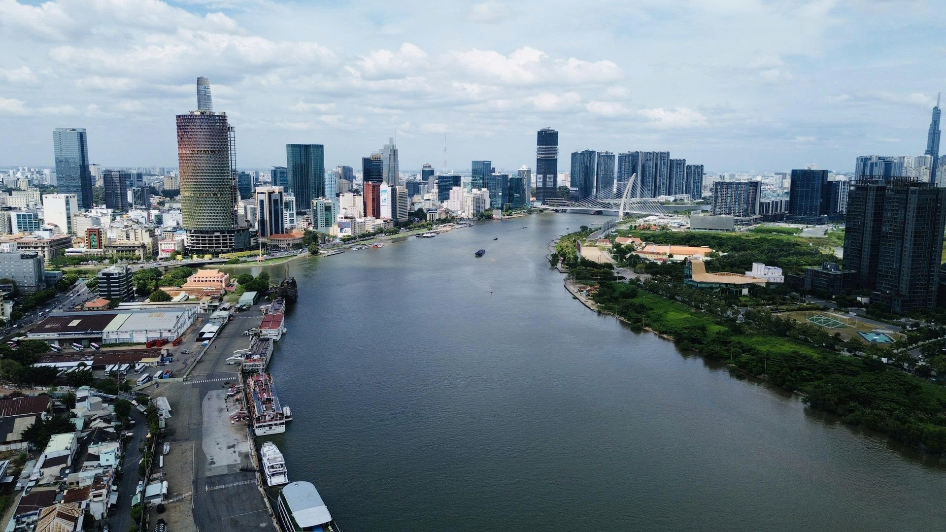 Loạt dự án 'đất vàng' trung tâm TP.HCM dần khởi động sau nhiều năm 'quây tôn' - Ảnh 3