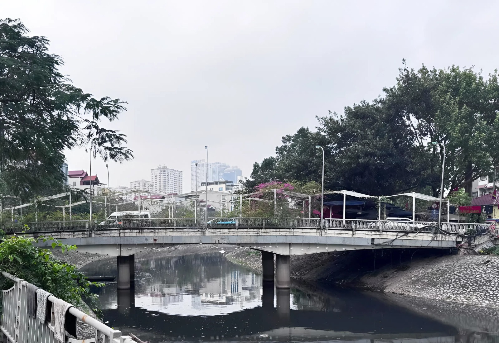 Cảnh choáng ngợp trên con sông hơn 2.000 năm tuổi ở Hà Nội sau khi Tập đoàn top đầu Việt Nam "hồi sinh" - Ảnh 23