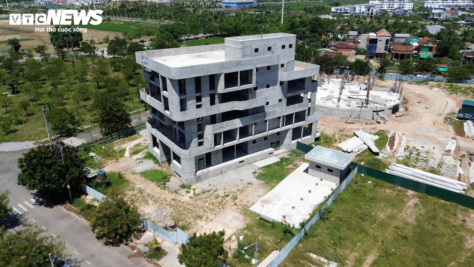 Cận cảnh toà nhà công nghệ ở Huế 'đứng bánh' vì nhà thầu thi công 'chạy làng' - Ảnh 4