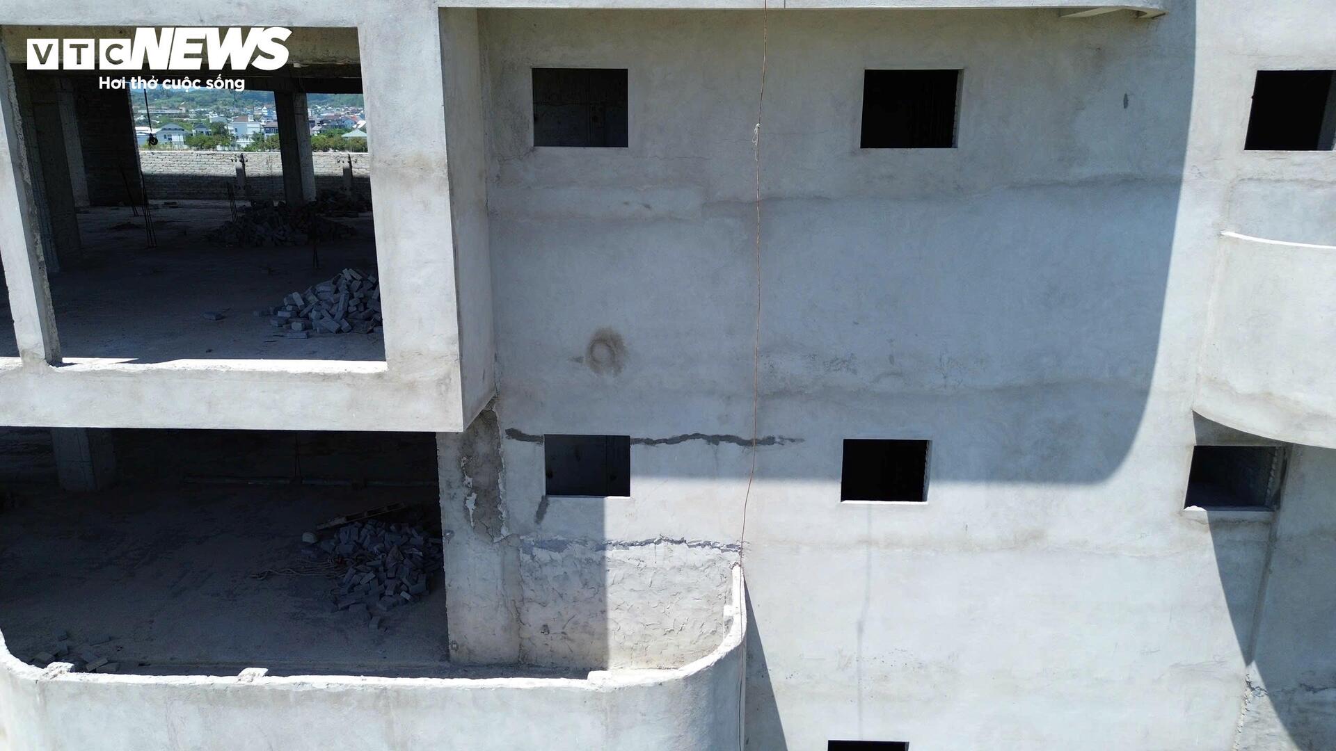 Cận cảnh toà nhà công nghệ ở Huế 'đứng bánh' vì nhà thầu thi công 'chạy làng' - Ảnh 6