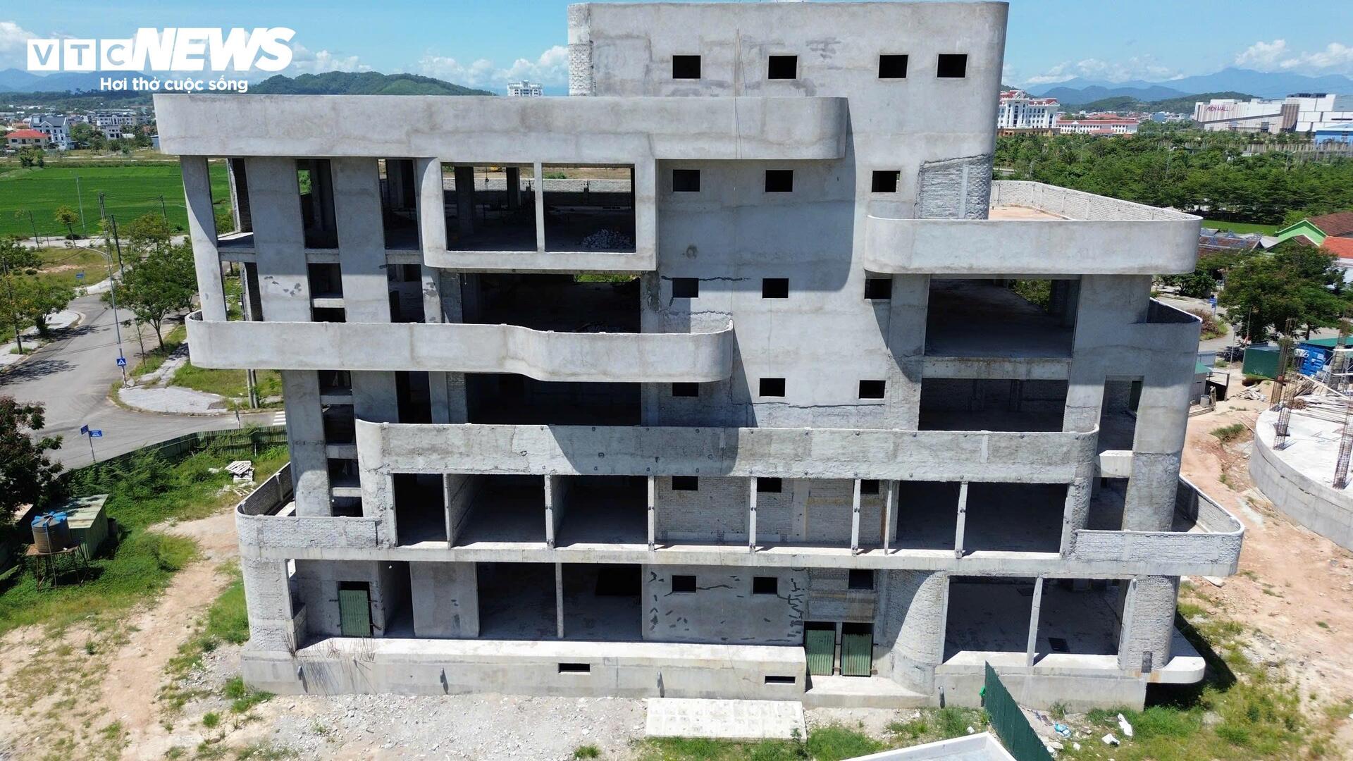 Cận cảnh toà nhà công nghệ ở Huế 'đứng bánh' vì nhà thầu thi công 'chạy làng' - Ảnh 7