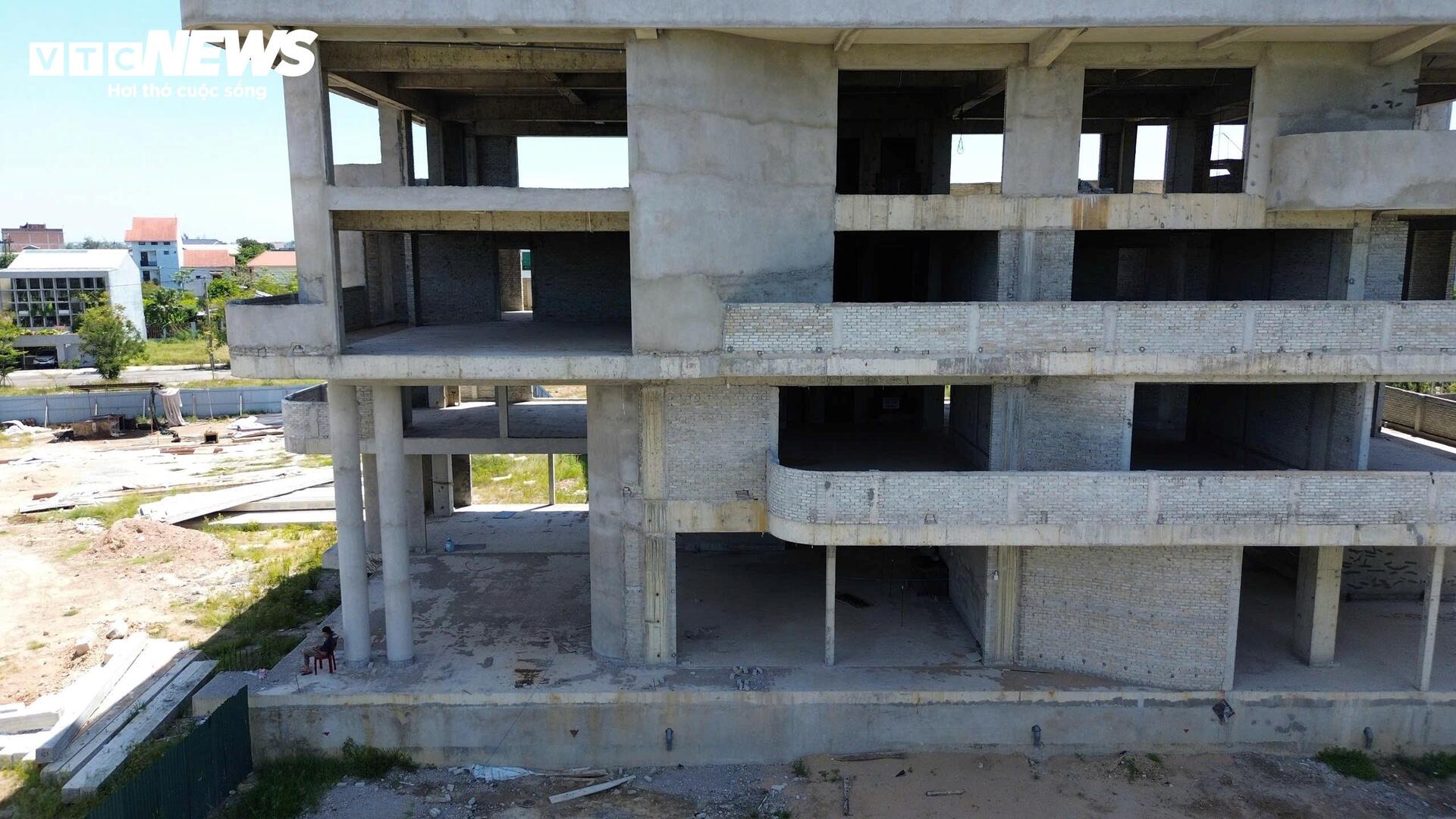 Cận cảnh toà nhà công nghệ ở Huế 'đứng bánh' vì nhà thầu thi công 'chạy làng' - Ảnh 9