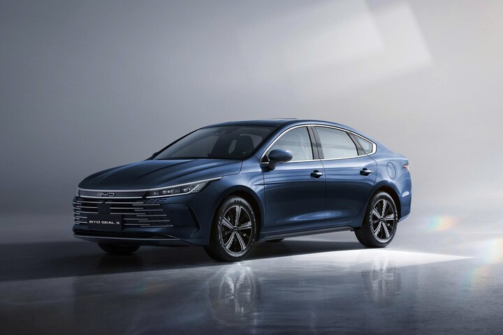 Cuộc đua xe hybrid tăng nhiệt, loạt tân binh xuất hiện trong tháng 10 - Ảnh 3