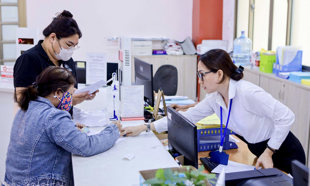 Nghiên cứu bỏ quy định hạng chức danh nghề nghiệp, đổi mới cơ chế tiền lương - Ảnh 1