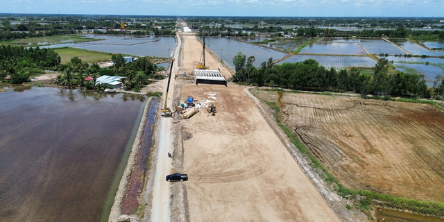 Cao tốc hơn 27.000 tỷ đồng chậm tiến độ, Bộ Xây dựng yêu cầu làm gấp một việc - Ảnh 1