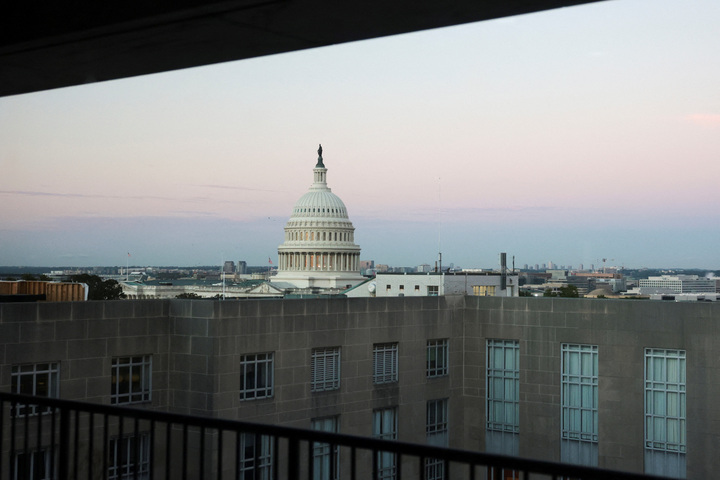 Tòa án Mỹ chặn kế hoạch sa thải nhân viên chính phủ của ông Trump - Ảnh 2