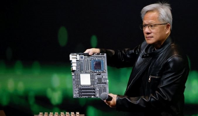 CEO Nvidia tiết lộ 'sốc': Thị phần chip AI tại Trung Quốc rơi từ 95% xuống còn 0% - Ảnh 2