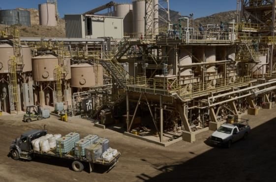 Bất ổn lan rộng toàn ngành ô tô: Loạt nhà máy 'đóng băng' vì thiếu nguyên vật liệu, sai lầm vì phụ thuộc vào 1 nhà cung cấp duy nhất - Ảnh 2