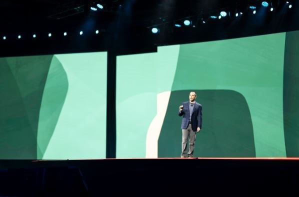 Oracle chuyển sang mô hình 2 CEO: Canh bạc lớn của vị Chủ tịch 81 tuổi - Ảnh 2