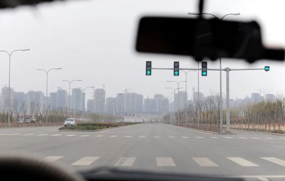 Trung Quốc biến 'thành phố ma' thành trung tâm đào tạo xe tự lái, quyết sửa sai sau 13 năm đối diện cú sốc khoáng sản - Ảnh 1