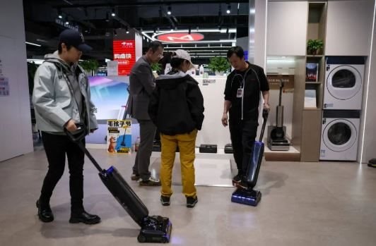 Cỗ máy tiêu dùng tại Trung Quốc trầm lắng: Người dân không dám chi tiêu, khủng hoảng niềm tin vô cùng nghiêm trọng - Ảnh 3