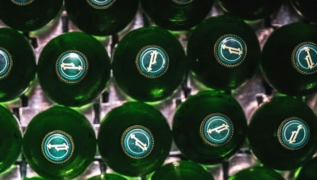 Cuộc cách mạng của nước đóng chai xa xỉ: Chuyên phục vụ giới tinh hoa, 1 lon đơn giản giá gần 50 nghìn đồng - Ảnh 1