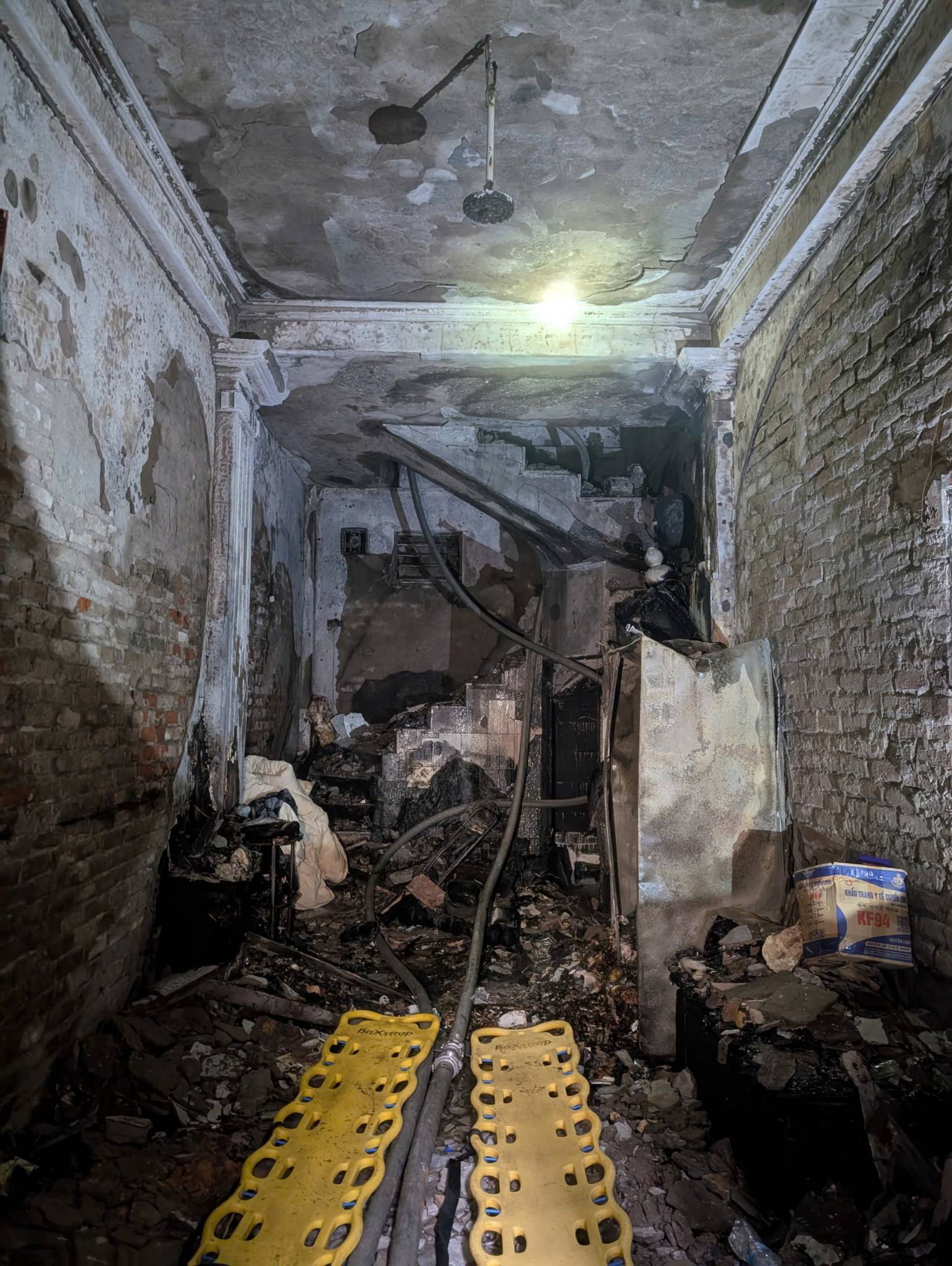 Công an Hà Nội thông tin chính thức vụ cháy nhà ở Hà Nội khiến 5 người tử vong - Ảnh 1